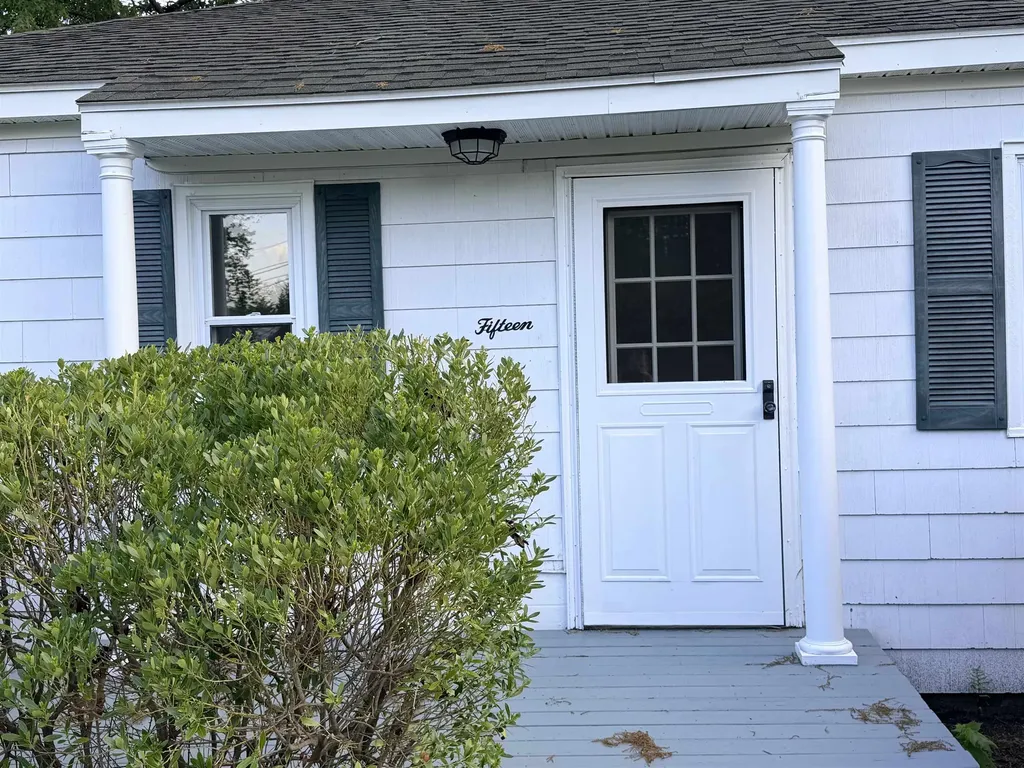 15 Woodbury Lane Bedford NH 03110