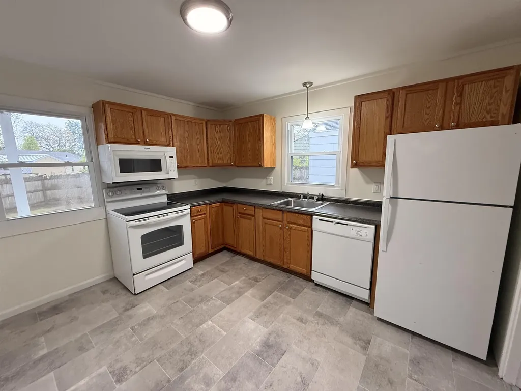 15 Woodbury Lane Bedford NH 03110