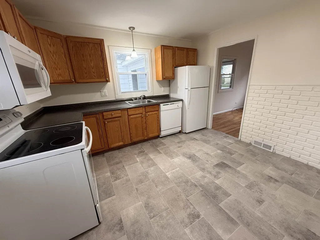 15 Woodbury Lane Bedford NH 03110