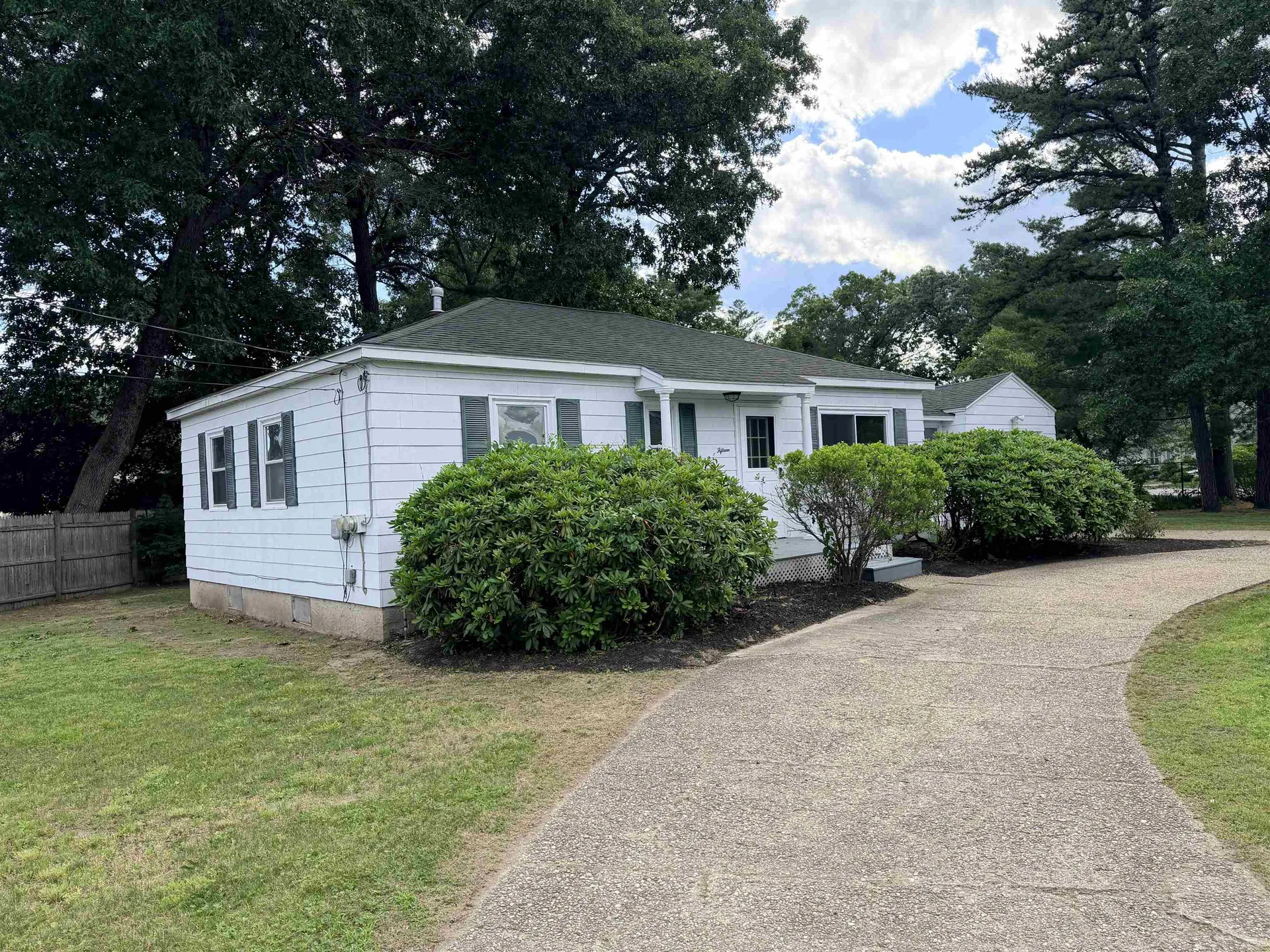 15 Woodbury Lane Bedford NH 03110