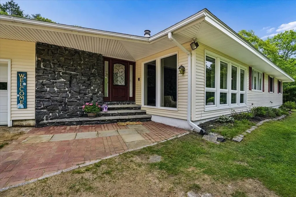15 Tandy Road Deerfield NH 03037