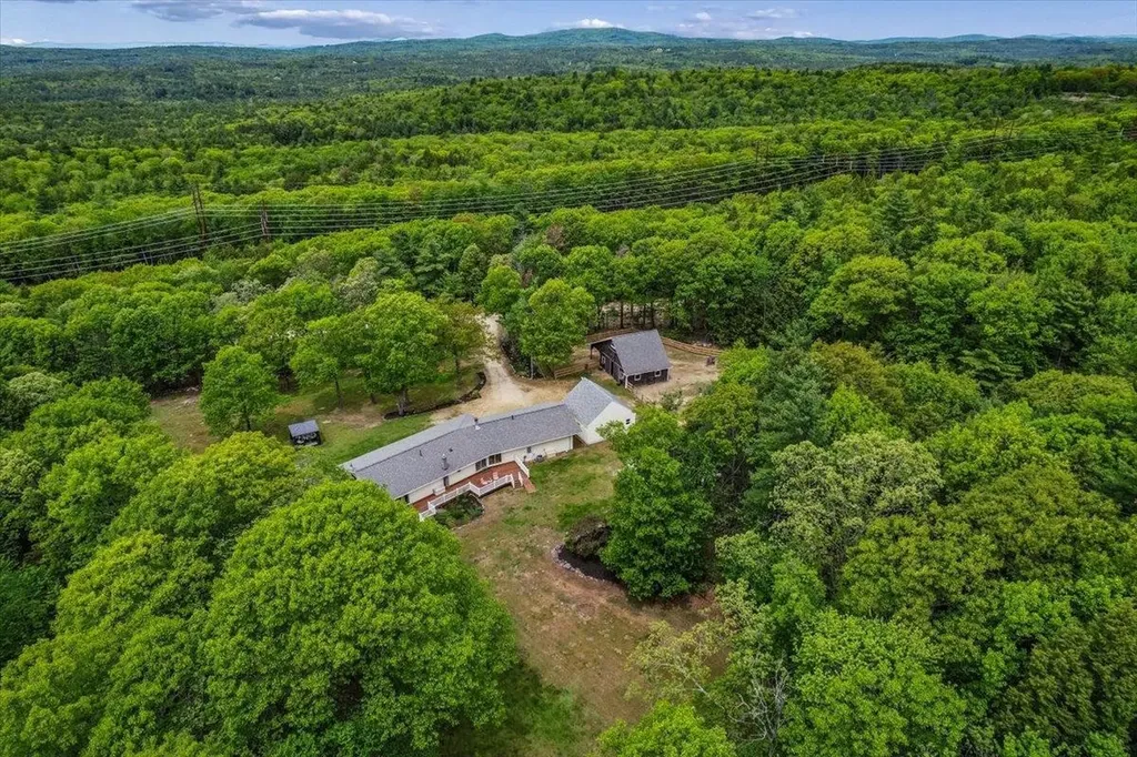 15 Tandy Road Deerfield NH 03037