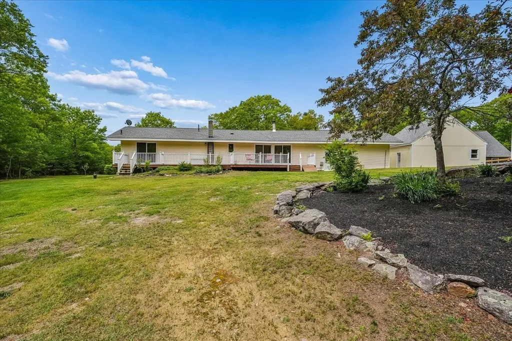 15 Tandy Road Deerfield NH 03037
