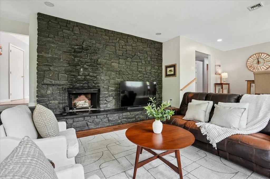 15 Tandy Road Deerfield NH 03037