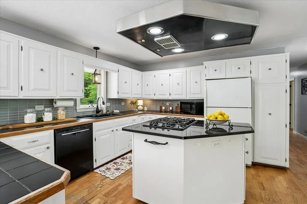 15 Tandy Road Deerfield NH 03037