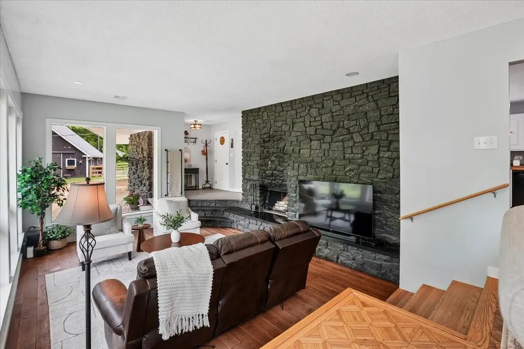 15 Tandy Road Deerfield NH 03037