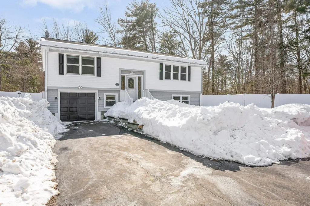 17 Pine Cone Drive Seabrook NH 03874