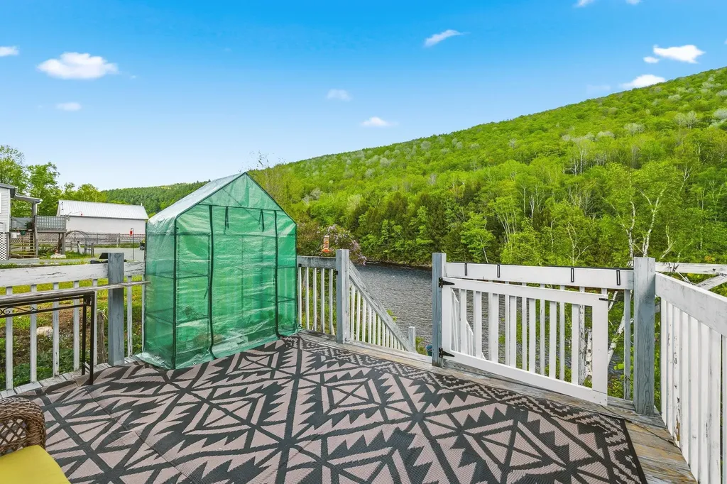 10 River Street Gorham NH 03581