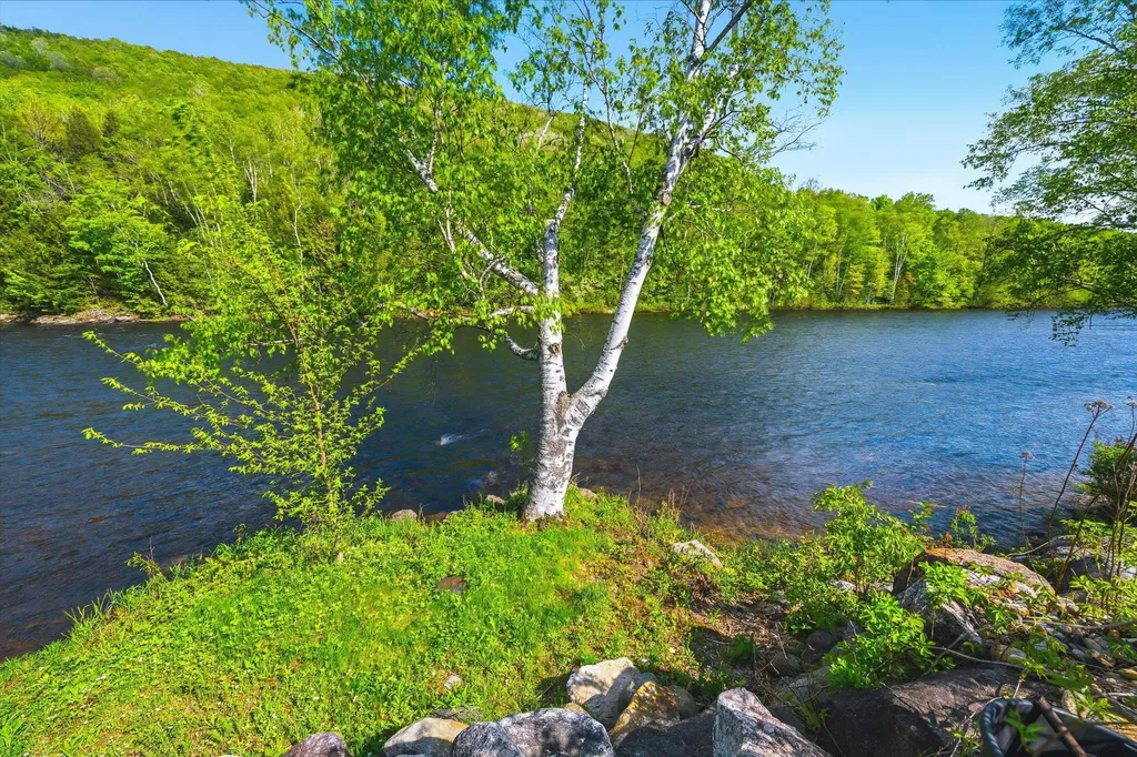 10 River Street Gorham NH 03581