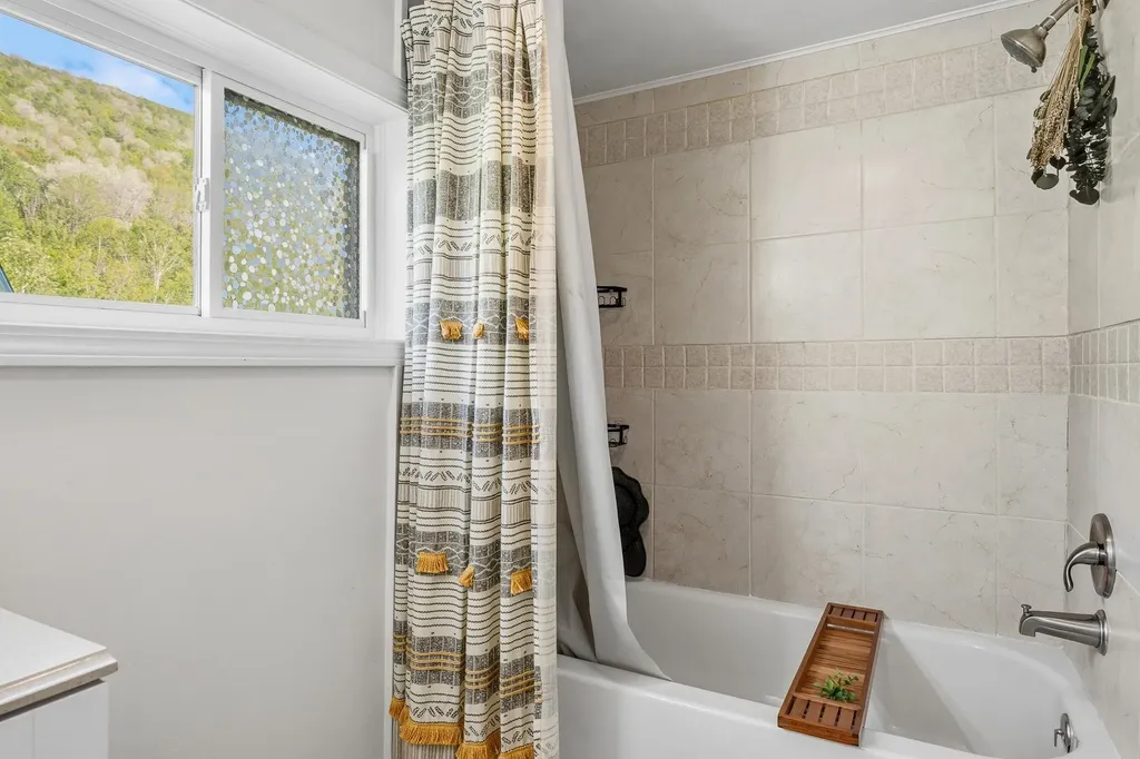 10 River Street Gorham NH 03581