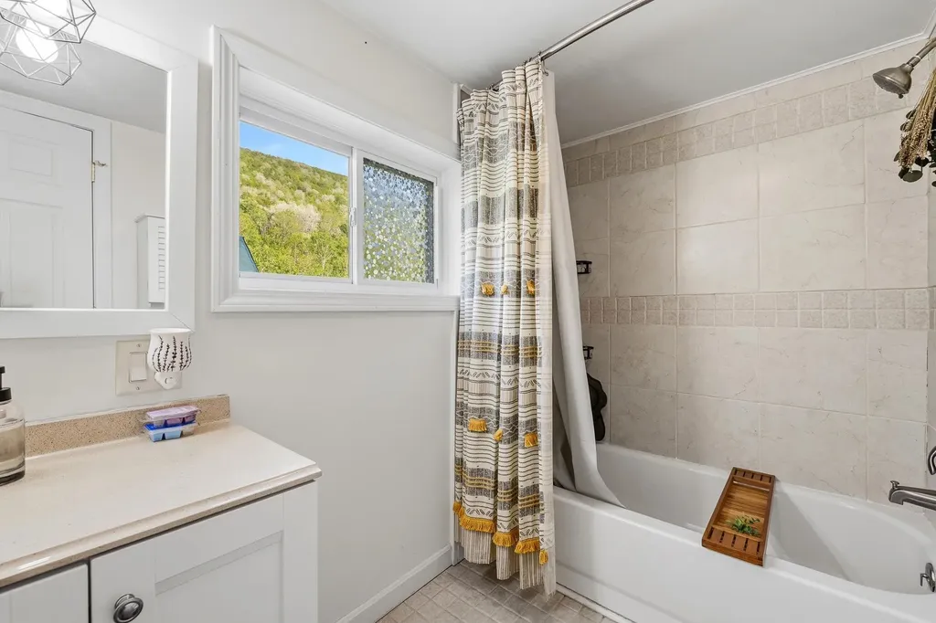10 River Street Gorham NH 03581