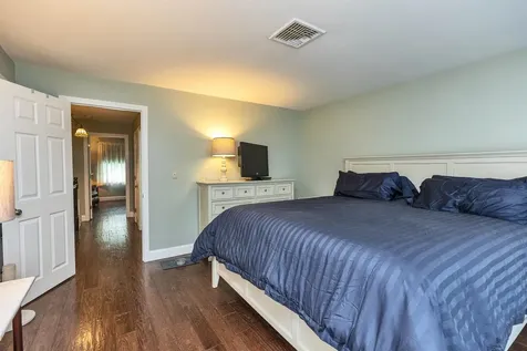 136 Fox Hollow Way Manchester NH 03104