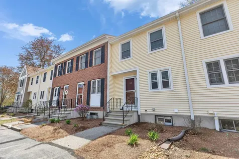 136 Fox Hollow Way Manchester NH 03104