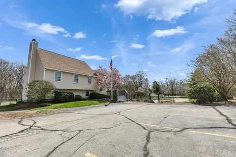 136 Fox Hollow Way Manchester NH 03104