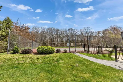 136 Fox Hollow Way Manchester NH 03104