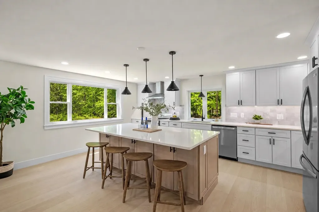 20 Hawkewood Road Sandown NH 03873