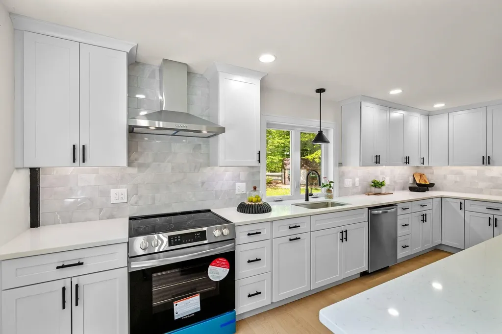 20 Hawkewood Road Sandown NH 03873