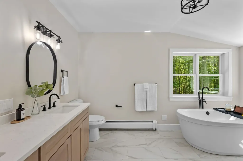 20 Hawkewood Road Sandown NH 03873