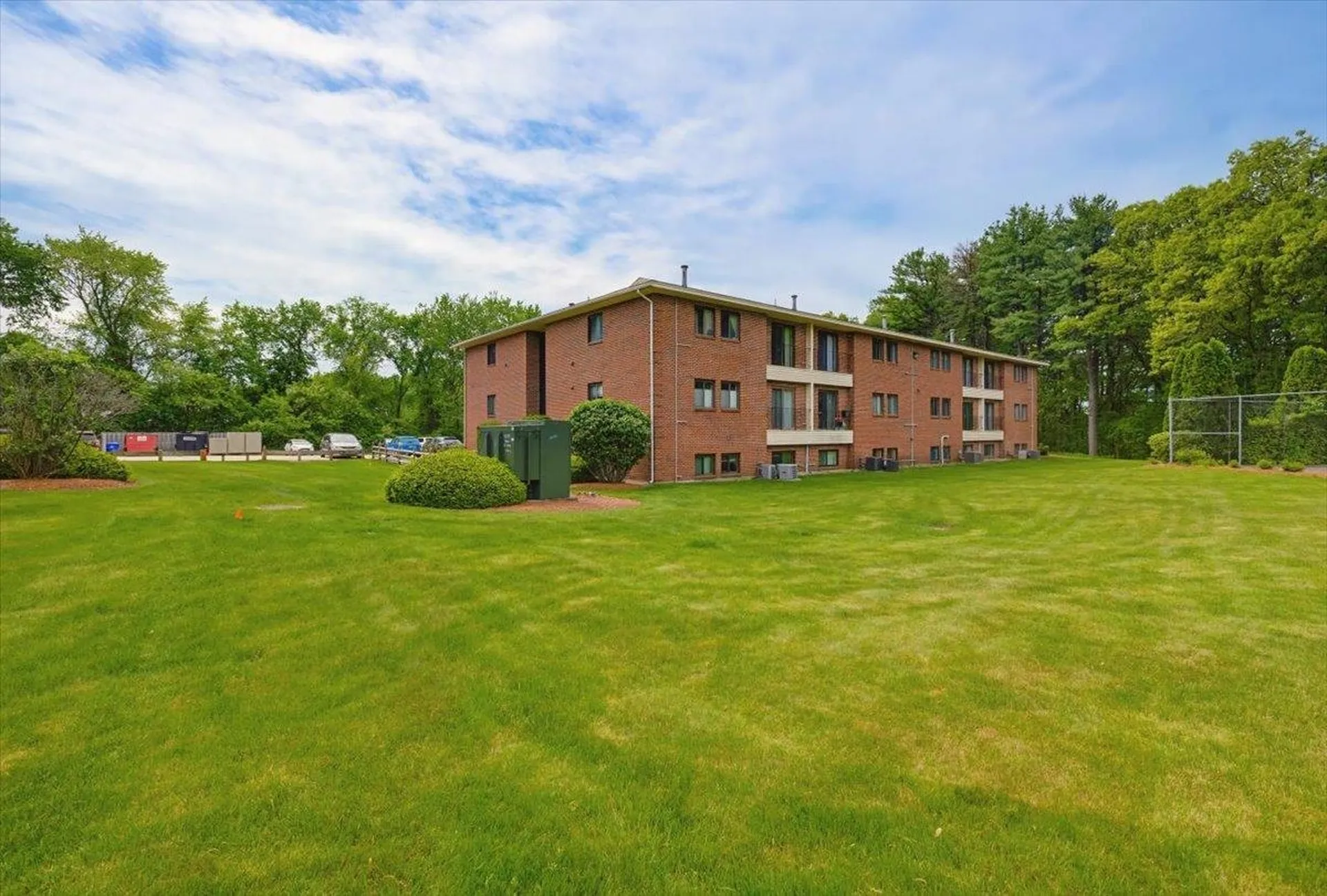 525 Abbott Farm Lane Hudson NH 03051