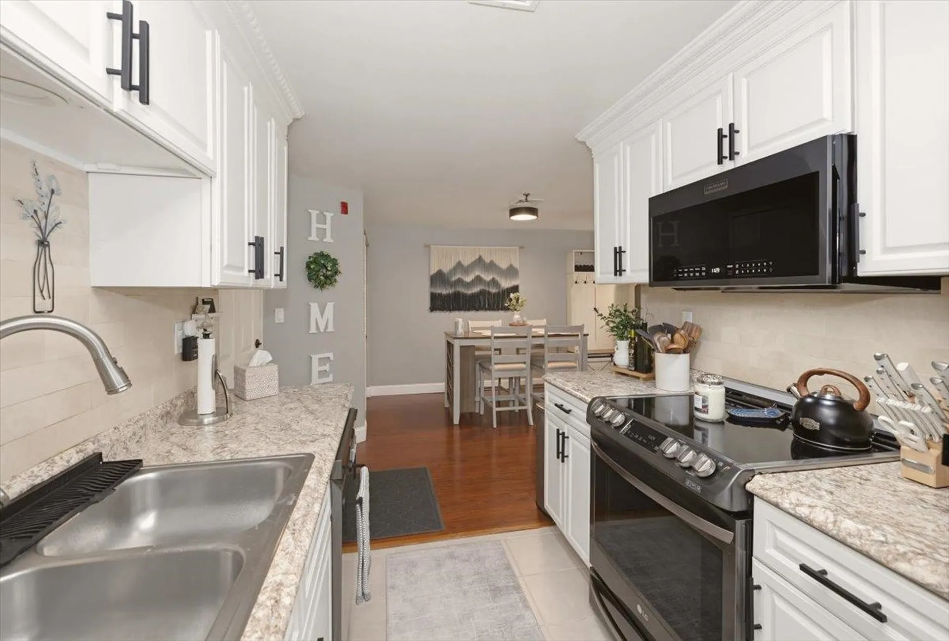 525 Abbott Farm Lane Hudson NH 03051