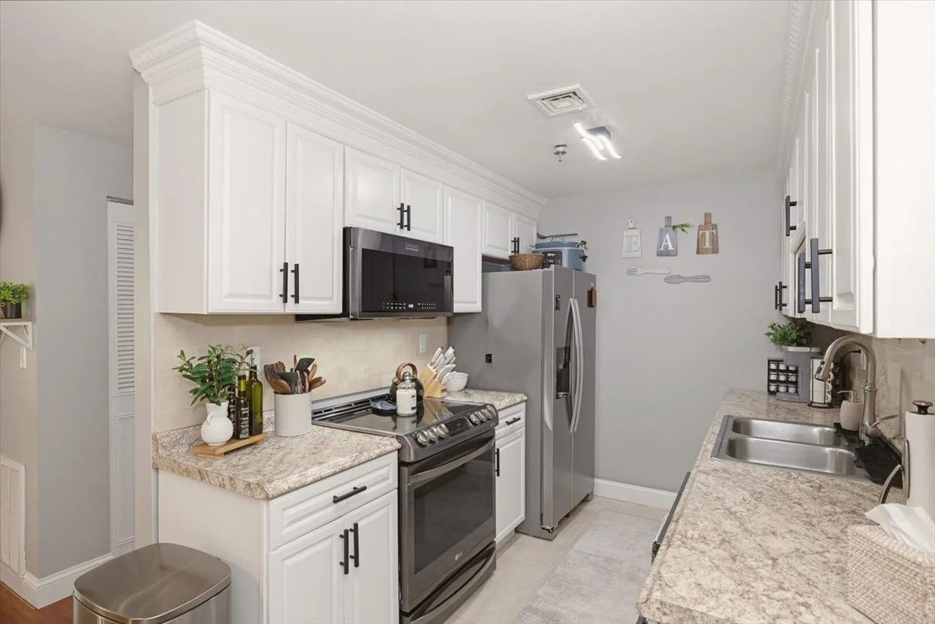 525 Abbott Farm Lane Hudson NH 03051