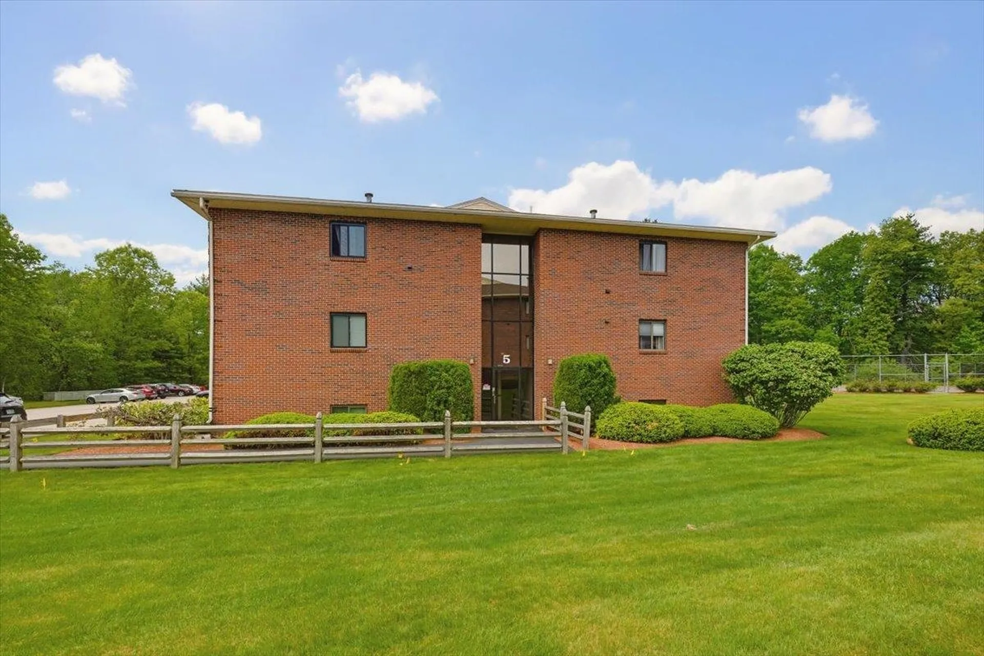 525 Abbott Farm Lane Hudson NH 03051