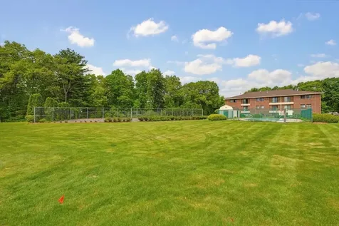 525 Abbott Farm Lane Hudson NH 03051