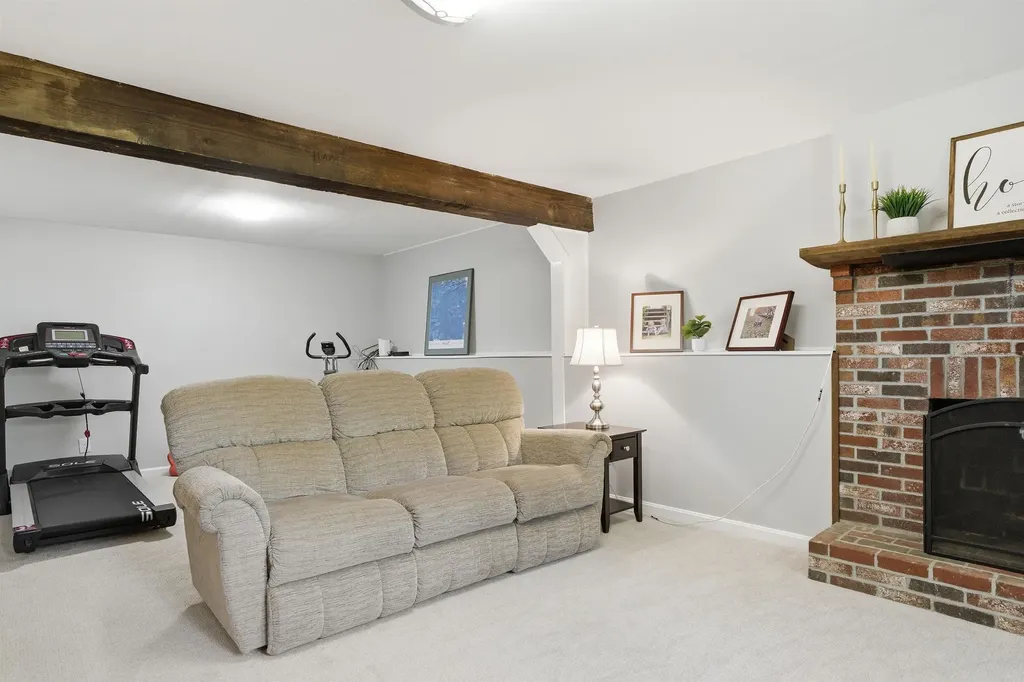 5 Dattilo Road Derry NH 03038