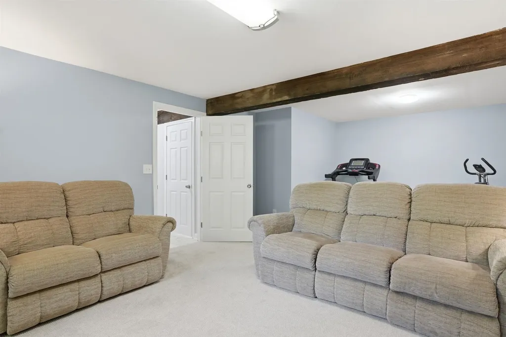 5 Dattilo Road Derry NH 03038