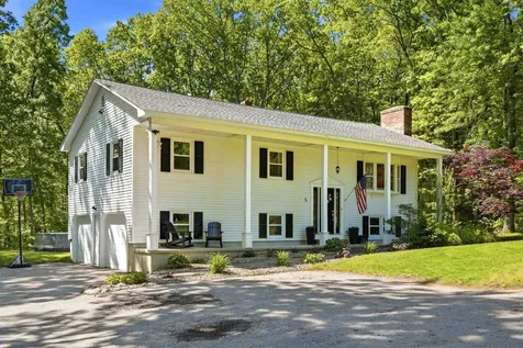 5 Dattilo Road Derry NH 03038