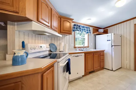77 Hagop Road Salem NH 03079