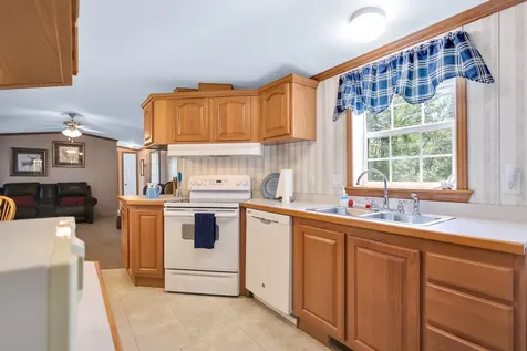 77 Hagop Road Salem NH 03079