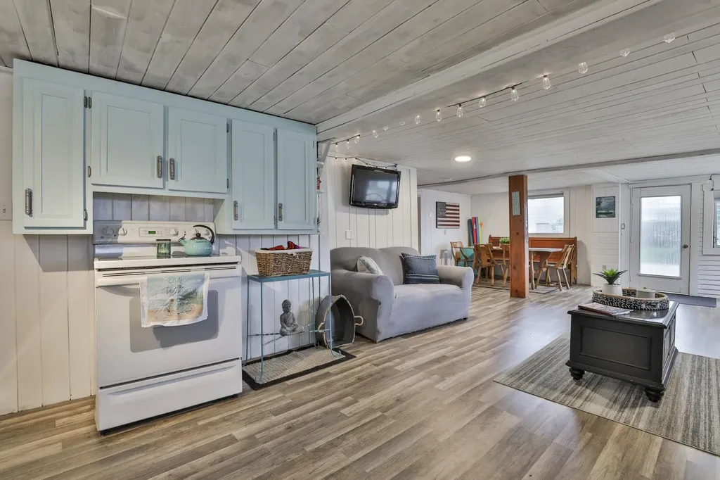 100-102 Tucker Shore Road Belmont NH 03220