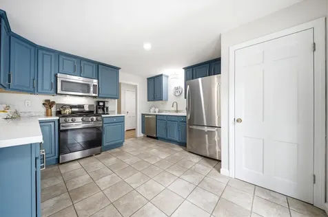 16 Glenwood Drive Goffstown NH 03045