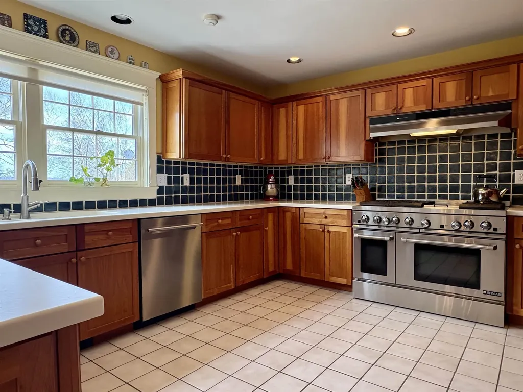 29 Carriage Lane Hanover NH 03755