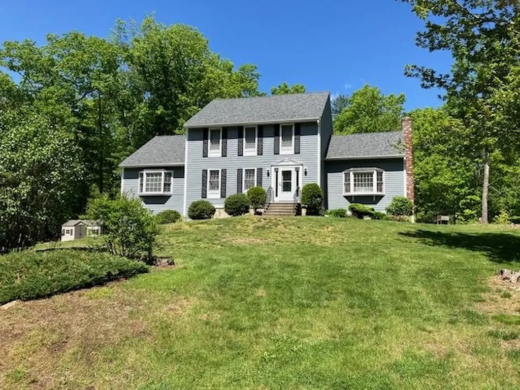 11 Lantern Lane Londonderry NH 03053