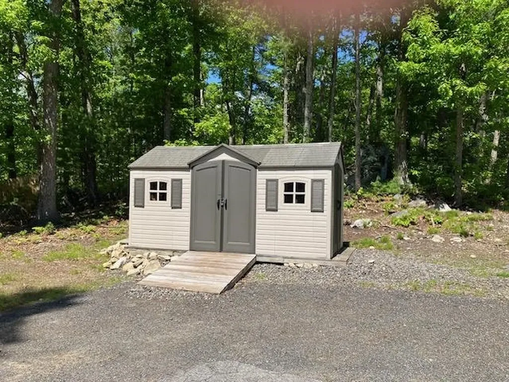 11 Lantern Lane Londonderry NH 03053