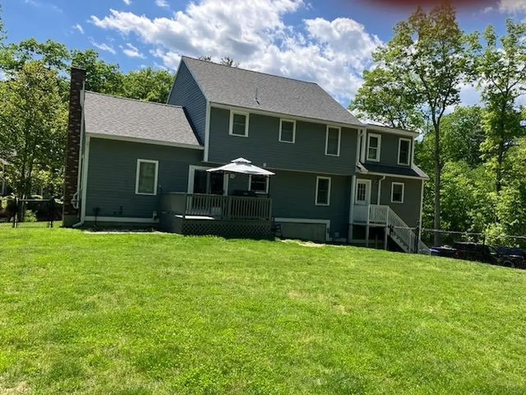 11 Lantern Lane Londonderry NH 03053