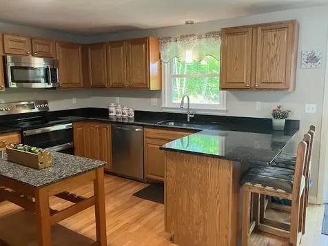 11 Lantern Lane Londonderry NH 03053