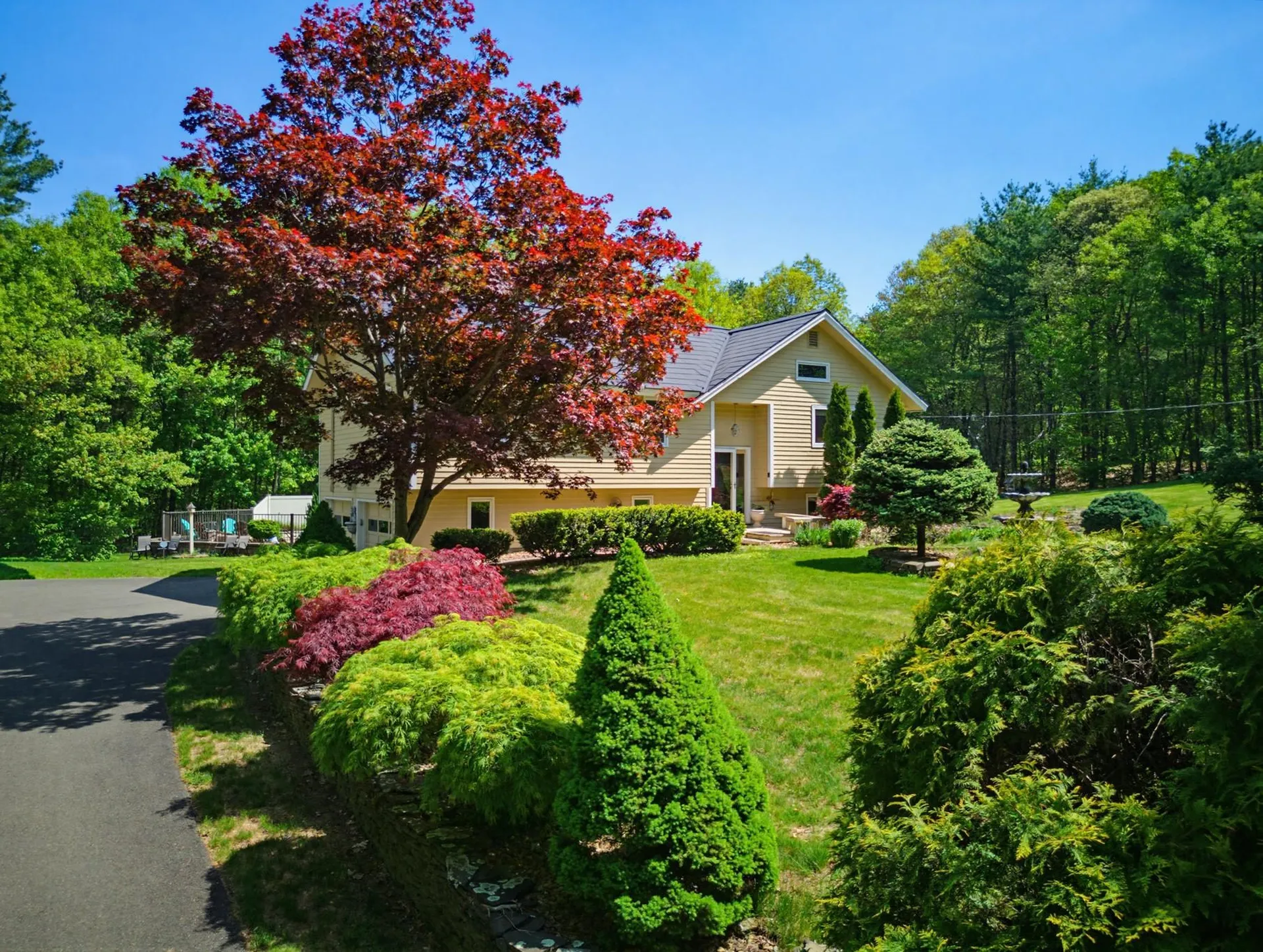 54 Schaefer Circle Hudson NH 03051