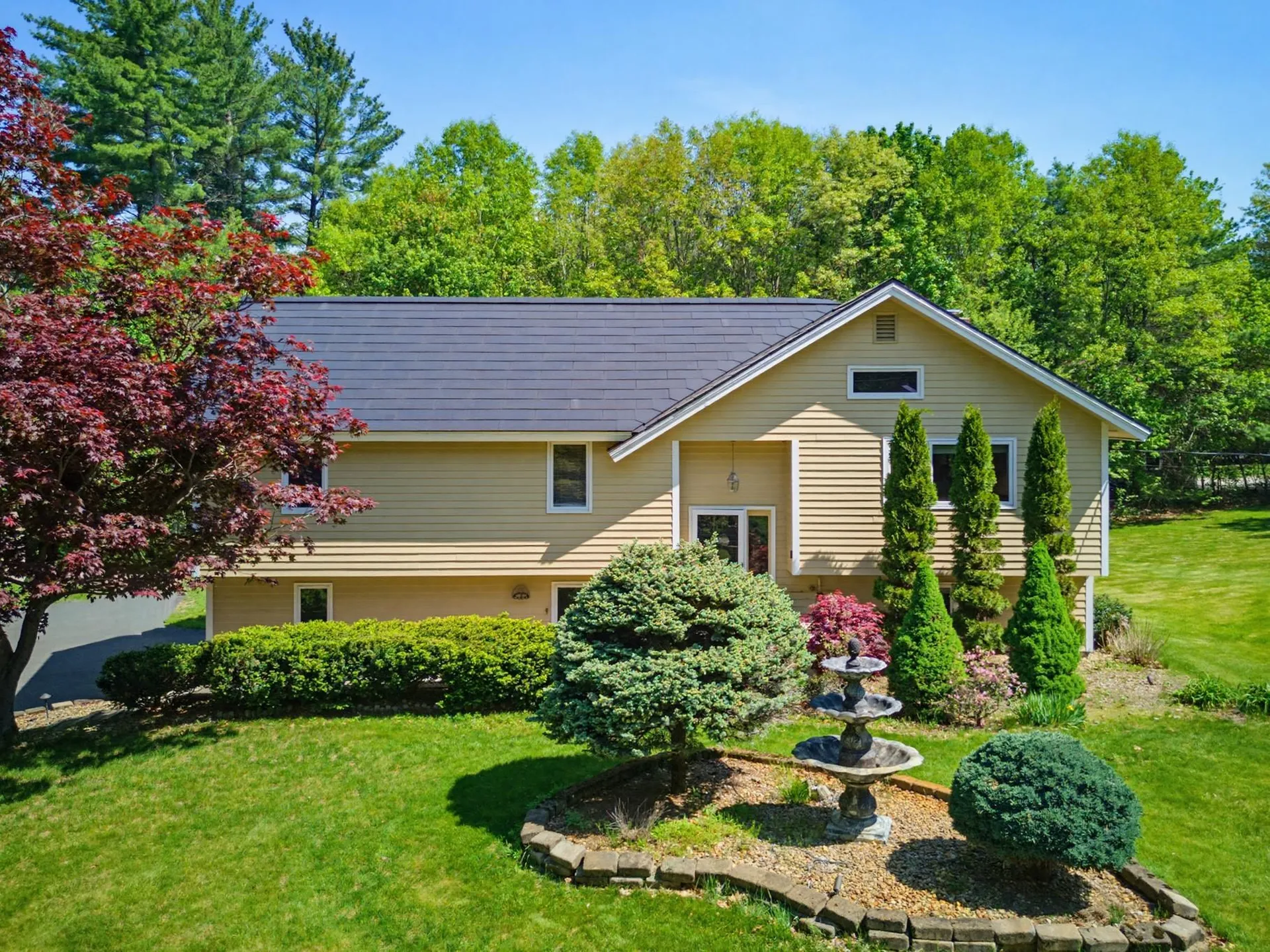54 Schaefer Circle Hudson NH 03051