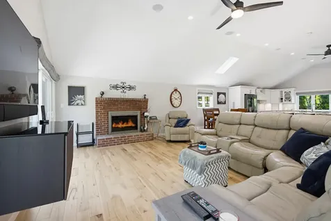 54 Schaefer Circle Hudson NH 03051