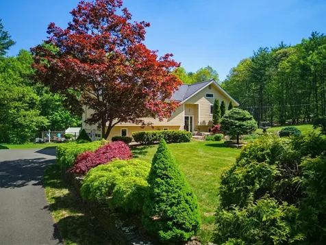 54 Schaefer Circle Hudson NH 03051
