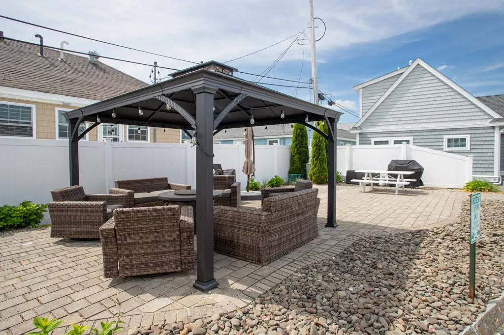 377 Ocean Boulevard Hampton NH 03842