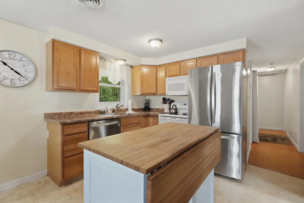 63 Trestle Brook Drive Nashua NH 03062