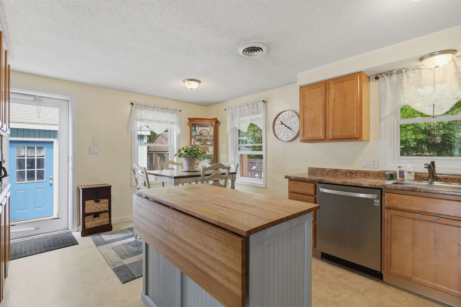 63 Trestle Brook Drive Nashua NH 03062