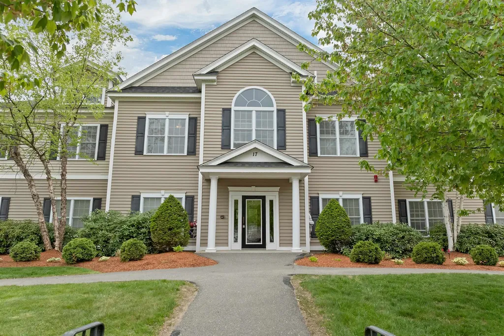 17 Roundabout Way Manchester NH 03102