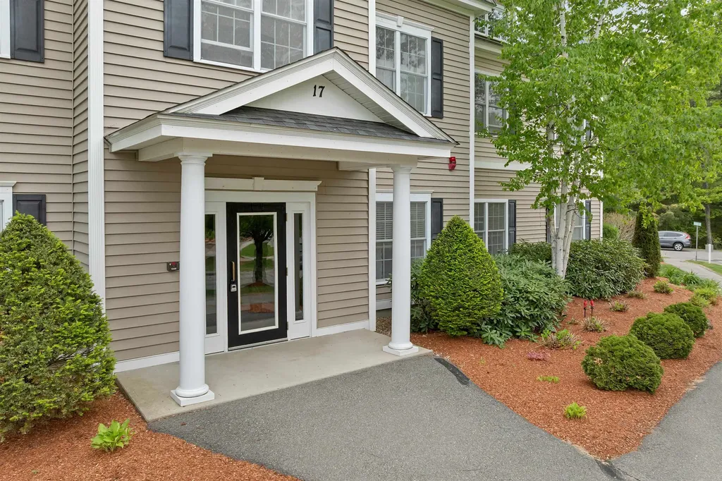 17 Roundabout Way Manchester NH 03102