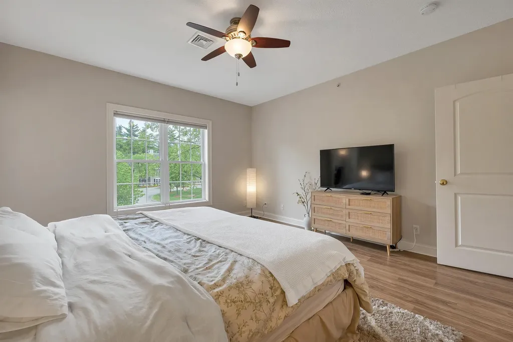 17 Roundabout Way Manchester NH 03102