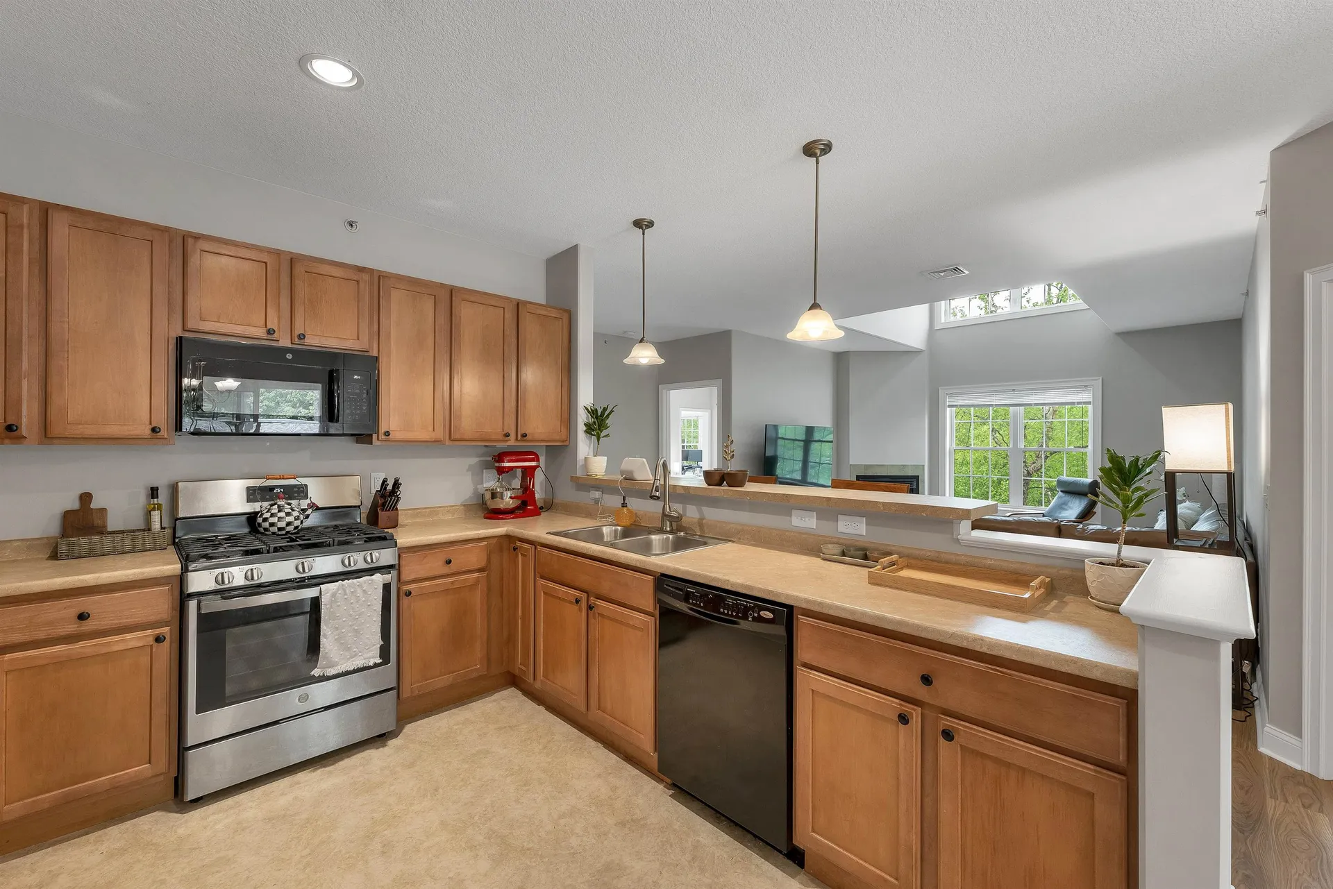 17 Roundabout Way Manchester NH 03102